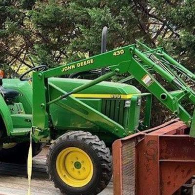 John Deere 2003 990 diesel 4x4 with loader only 23 original hours