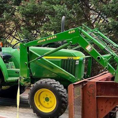John Deere 2003 990 diesel 4x4 with loader only 23 original hours