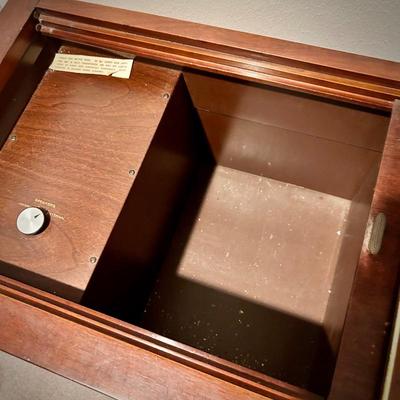 Vintage Magnavox Micromatic record player / stereo