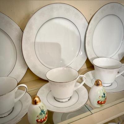 Noritake "Whisper" 2883 - 55+ pieces