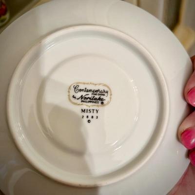 Noritake "Whisper" 2883 - 55+ pieces