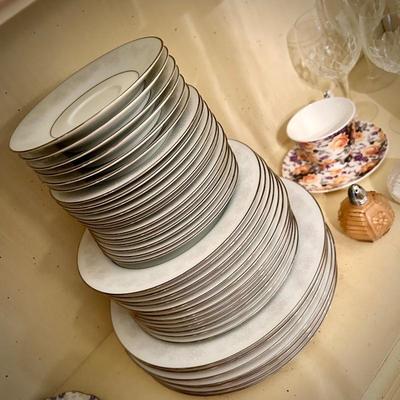 Noritake "Whisper" 2883 - 55+ pieces