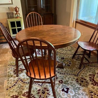 Table and 4 chairs with 2 leafs