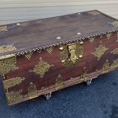 Kuwait solid rosewood trunk