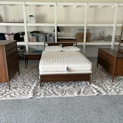 Queen mcm bedroom set 