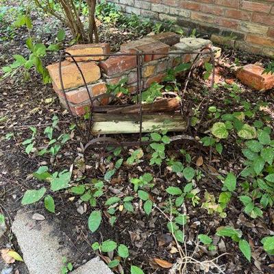 Yard art wagon