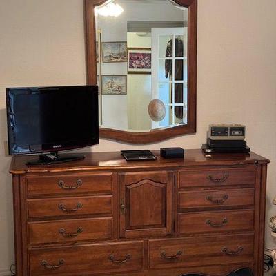 Ethan Allen dresser, mirror