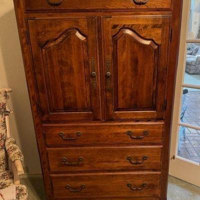 Ethan Allen bachelor's chest