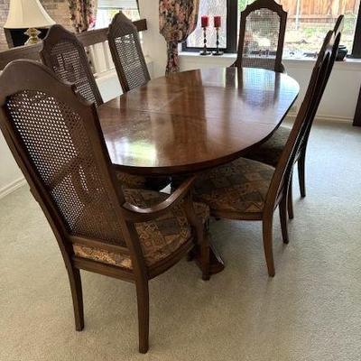 DR table with 2 extensions, 6 chairs, pads