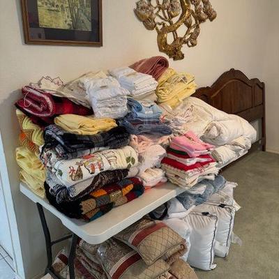 Bedding, towels, linens