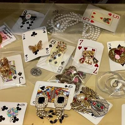 Earrings clip on