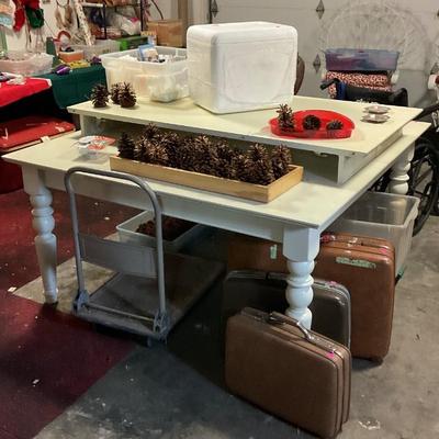 White table, pine cones for decorative crafts