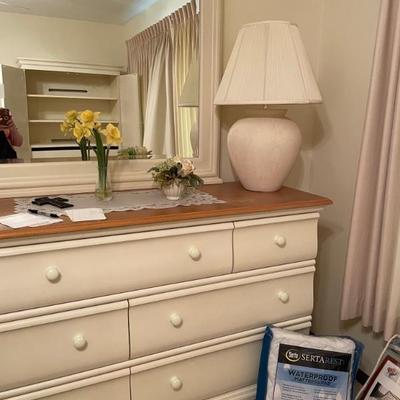 White 9 drawer dresser w/ Mirror 