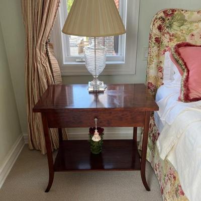 lots of end tables and lamps
