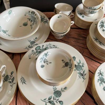 Set of Pickard porcelain dinnerware—Diana
9 dinner plates
9 rim soups
7 berry bowls
11 salad plates
6 bread plates
2 oval platters
Cream...