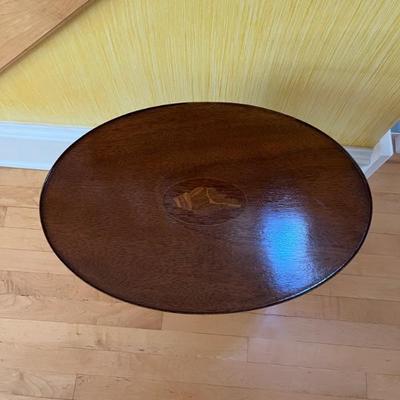 Adams style oval endurable with shell and bellflower inlay