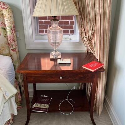 lots of end tables and lamps