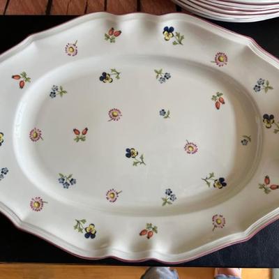 Villeroy and Bosch Petit Fleurs
1 platter
1 round souffle 
1 round tart dish
1 large serving bowl
1 small serving bowl
4 rim soups
4...
