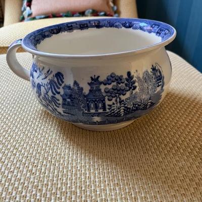 Antique blue and white English stoneware, Blue Willow