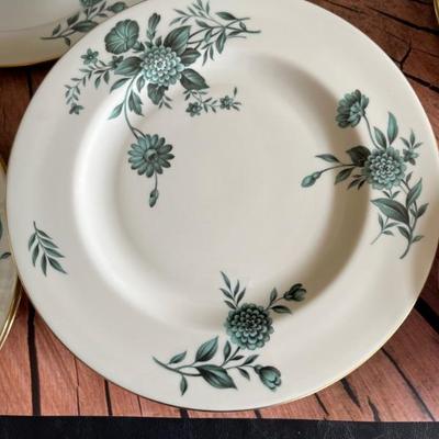 Set of Pickard porcelain dinnerware—Diana
9 dinner plates
9 rim soups
7 berry bowls
11 salad plates
6 bread plates
2 oval platters
Cream...
