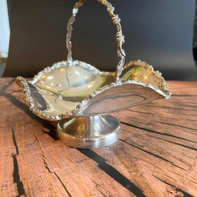 A sterling silver basket, 456g