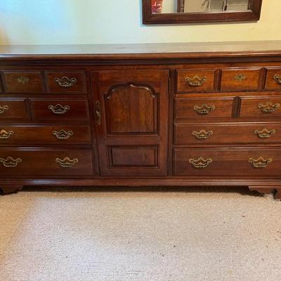 Thomasville Bedroom set or long dresser