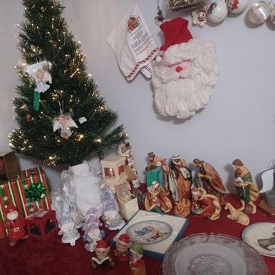 Xmas tree and Nativity sets