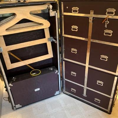 VINTAGE TRAVEL TRUNK\