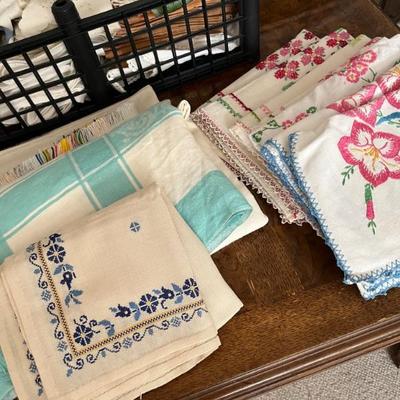 VINTAGE NAPKINS
