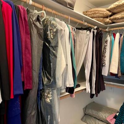 Tons of ladies clothing 