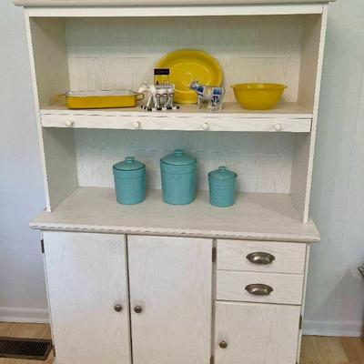 Lot 019-K: White Storage & Display Cabinet
