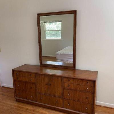 Lot 006-BR3: Vintage Stanley Dresser & Mirror