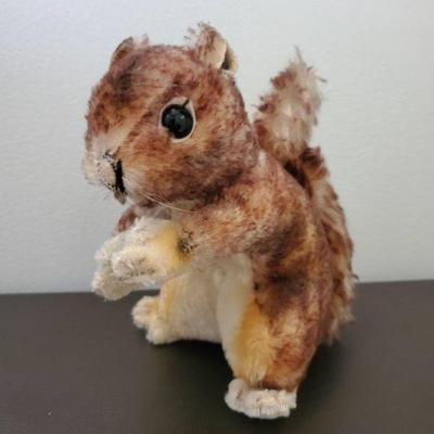 Lot 034-ER: Vintage Steiff 8” tall Squirrel