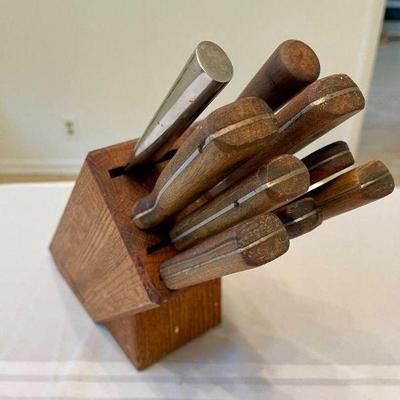Lot 020-K: Knife Block & Knives
