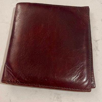 Lot 084-K: Men’s Bosca 1911 Leather Bifold Wallet