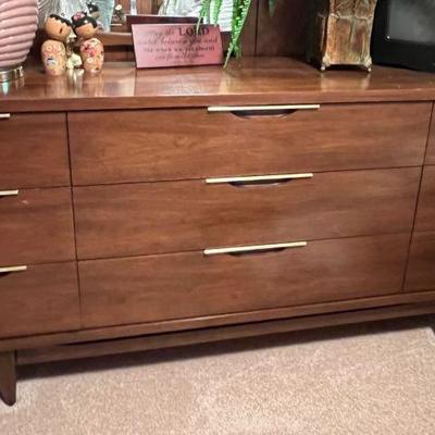 Kent-Coffey dresser (The Tableau)