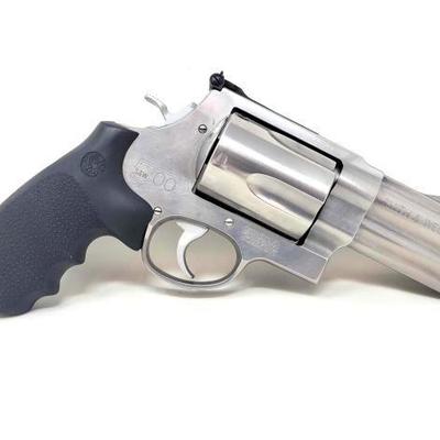#810 • Smith & Wesson Model 500 500 S&W Revolver
