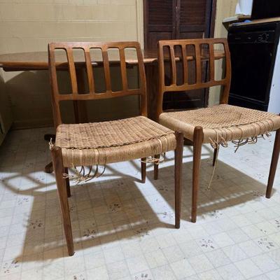 Mid Century Modern Teak Table has 3 chairs (need repair) shown with leaf insert