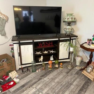 Tv and stand 55”