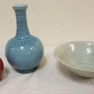 1275	ASSORTED POTTERY VASES & BOWL, BOWL HAS DAMAGE, LARGEST PIECE APPROXIMATELY 8 IN
