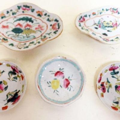 1252	GROUP OF ASSORTED CHINESE PORCELAIN, LARGEST APPROXIMATELY 8 IN X 6 IN X 1 1/2 IN
