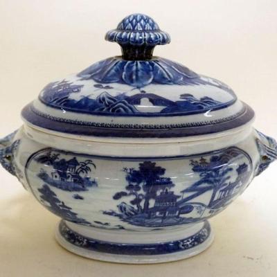 1121	CHINESE CANTON COVERED DOUBLE HANDLED TUREEN, APPROXIMATELY 16 IN X 10 IN X 12 IN H
