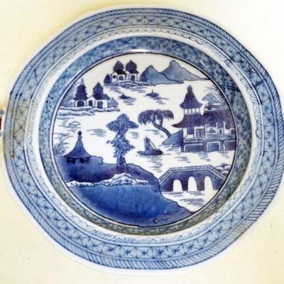 1127	CHINESE CANTON PORCELAIN WARMING DISH, APPROXIMATELY 10 IN X 2 IN
