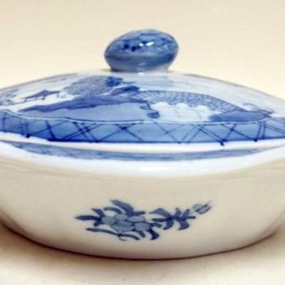 1123	CHINESE CANTON OVAL COVERED BOWL, APPROXIMATELY 10 IN X 9 IN X 5 IN
