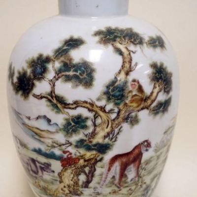1118	CHINESE PORCELAIN VASE WITH IMAGES OF ANIMALS, APPROXIMATELY 17 IN H
