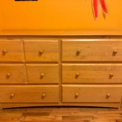 Solid Wood 6-Drawer Dresser in Excellent Condition	