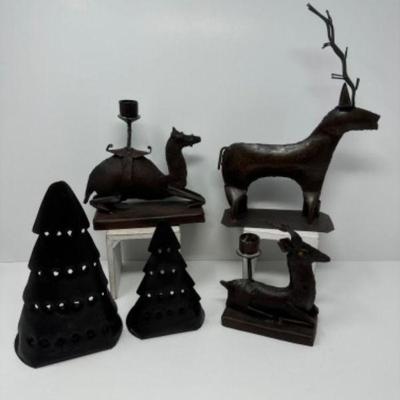 ﻿Vintage-Inspired Rustic Metal Candle Holders & Sculptures