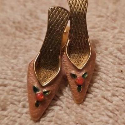 Avon Pin