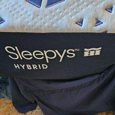 Queen  Sleepy's Hybrid-Adjustable Head /Foot Bed. Used 4 months