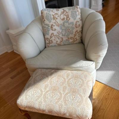 SWIVEL CHAIR 
